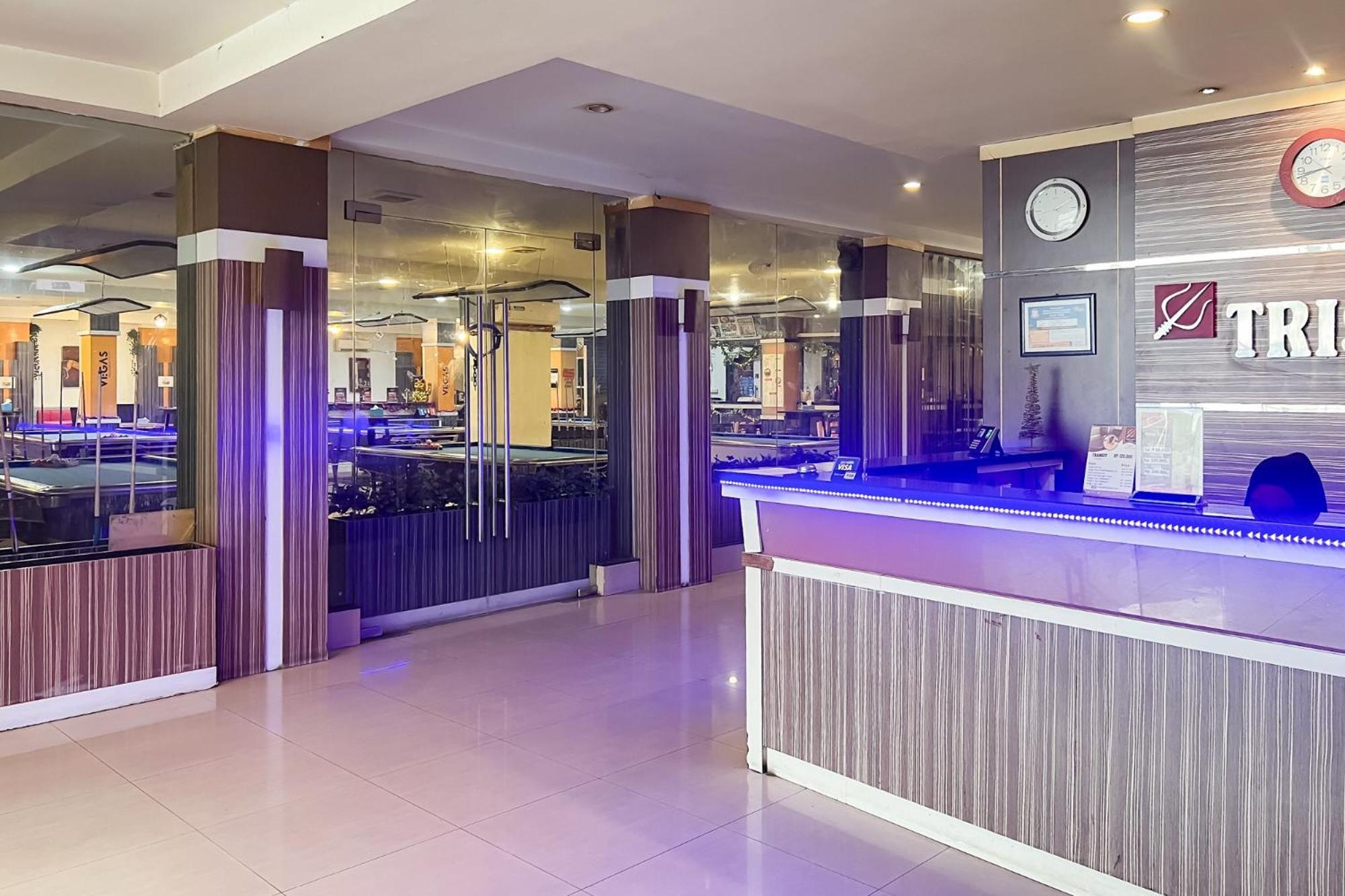 Urbanview Trisula Hotel Makassar Exterior photo